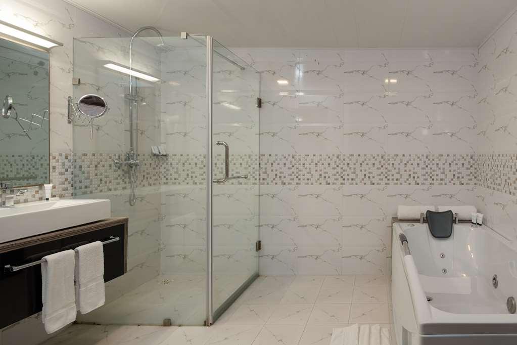 Golden Tulip Dar Es Salaam City Center Hotel Room photo
